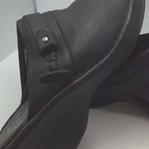 Thom McAn Womens Chunky Shoes Mules Size 6.5 Black Leather Manmade Center Seam